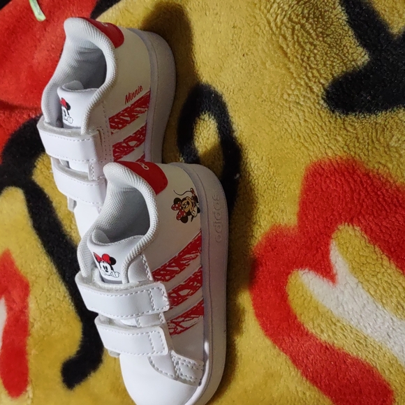 Toddler girls adidas shoes - Picture 2 of 3